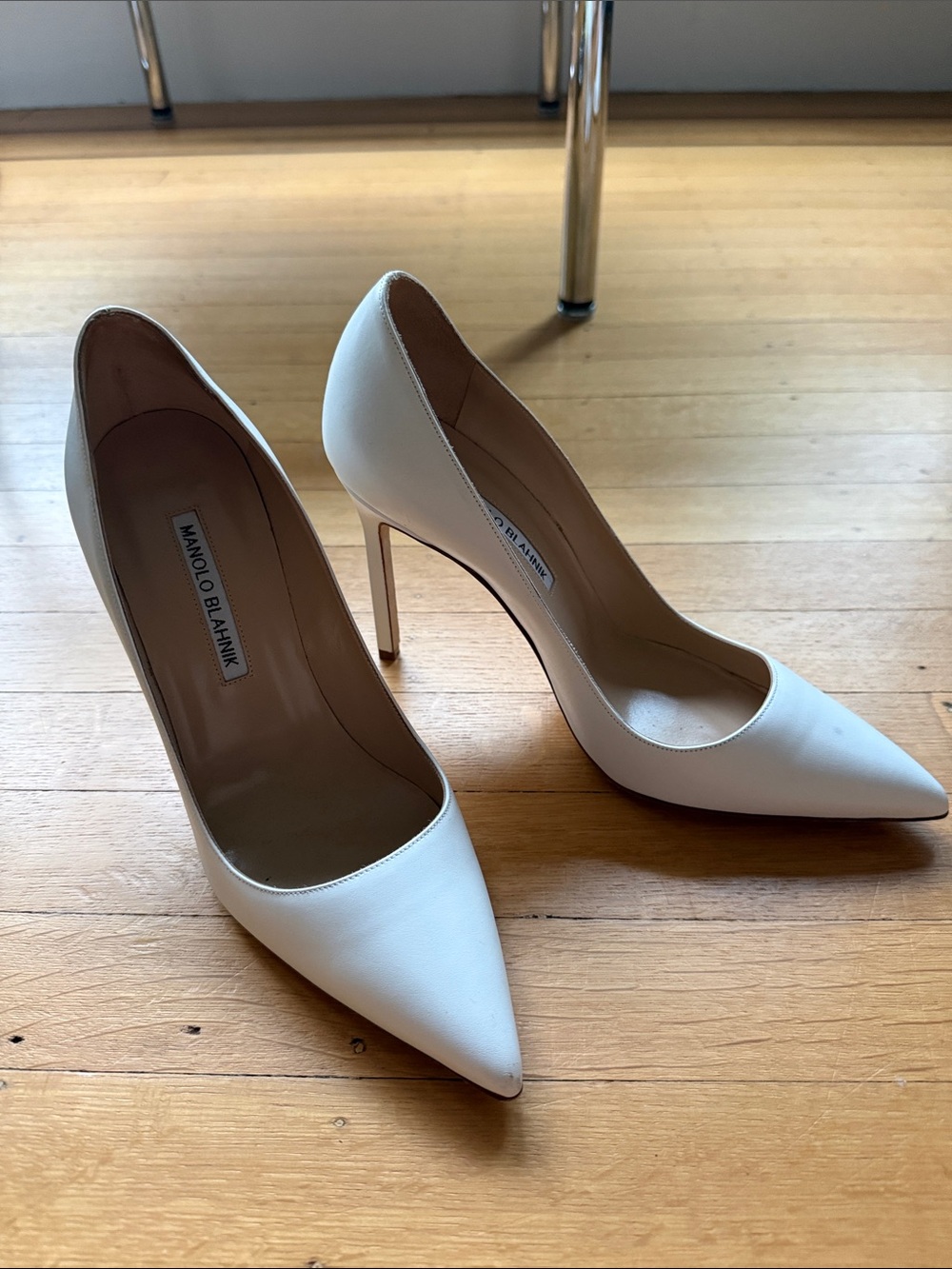 Manolo Blahnik BB 105 White Pointed Toe Leather Pumps size 37.5